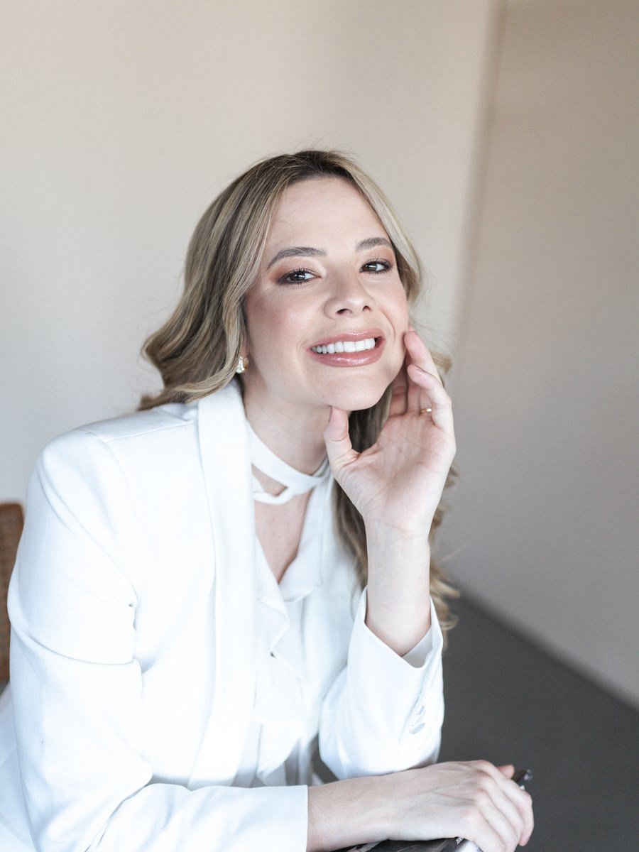 Rúbia Frois, autora